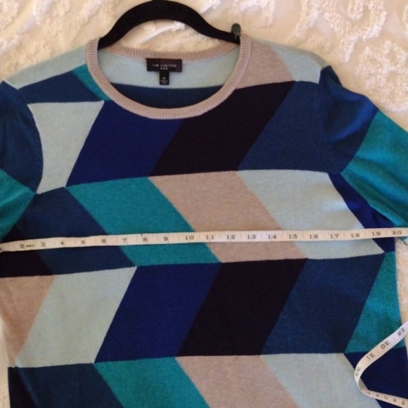 The Limited Sweater in Blue Tones - Picture 9 of 9